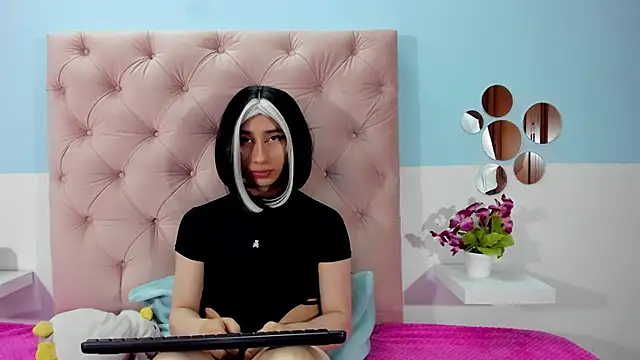 Snapshot of Charlothe_7 chatting on December 20, 2025, 4:15 am Charlothe 7 online show from December 20, 2025, 4:15 am