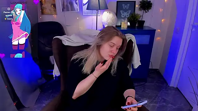 LouiseMous online show from February 5, 2026, 8:48 pm