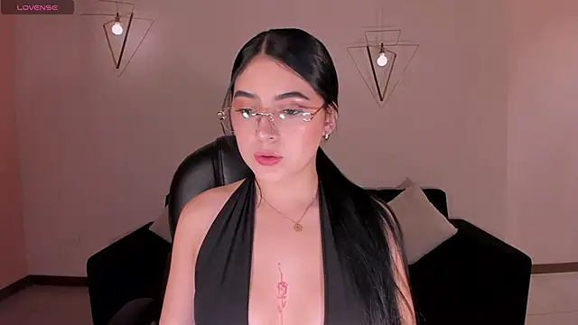 Snapshot of HaileyRoss_ chatting on May 27, 2026, 1:57 am HaileyRoss online show from May 27, 2026, 1:57 am