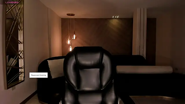 Snapshot of HaileyRoss_ chatting on June 8, 2026, 11:11 am HaileyRoss online show from June 8, 2026, 11:11 am