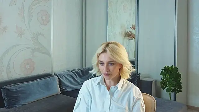 DesireFrost online show from November 20, 2025, 9:32 am