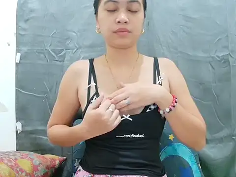 Ursexyasianskinny online show from April 9, 2026, 5:31 am