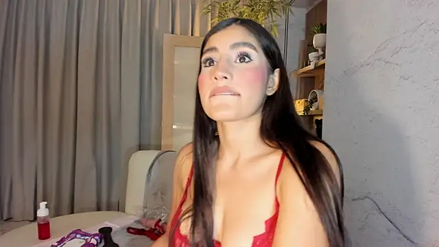 IsabelaStefano online show from June 5, 2026, 3:33 am