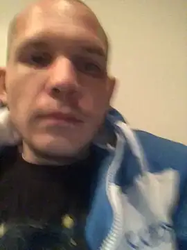 Spielzeugtwink online show from May 19, 2026, 9:44 pm