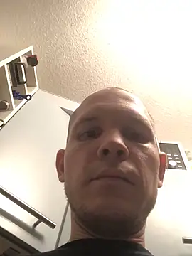 Spielzeugtwink online show from June 2, 2026, 9:26 pm