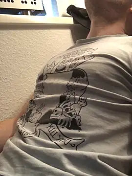 Spielzeugtwink online show from June 8, 2026, 5:57 pm