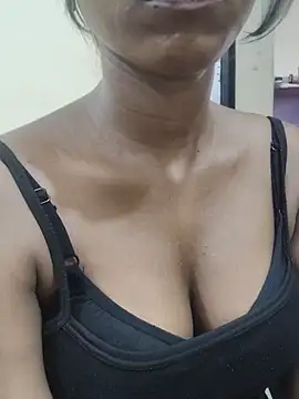 Simran 0011 online show from May 15, 2026, 11:41 am