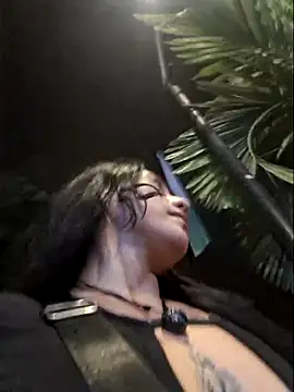 Eveeelyn25 online show from May 24, 2026, 12:10 am