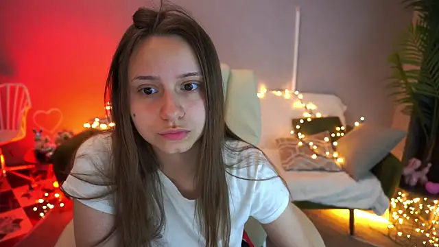 TinyNatalie online show from May 16, 2026, 8:41 pm