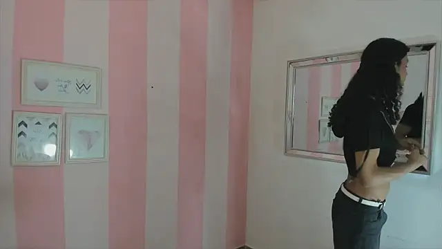 Amaia Monroe online show from June 14, 2026, 2:57 am