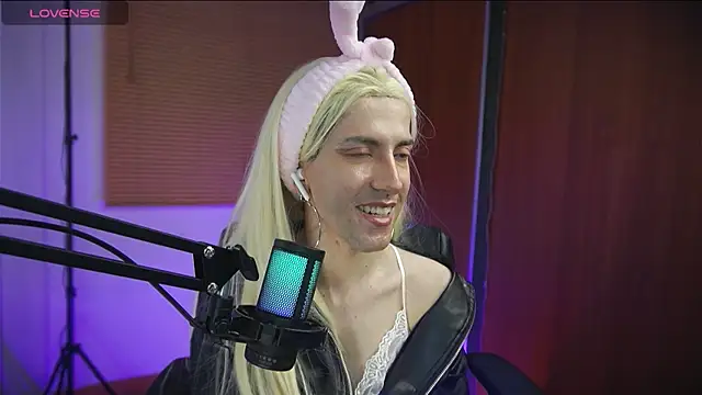 Asami y online show from April 16, 2026, 9:39 pm