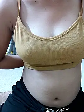 Snapshot of Sizzling_Quinn chatting on April 22, 2026, 5:31 pm Sizzling Quinn online show from April 22, 2026, 5:31 pm