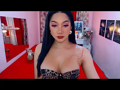 Snapshot of UrScreenGoddess chatting on June 5, 2026, 12:15 am UrScreenGoddess online show from June 5, 2026, 12:15 am
