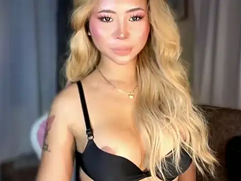 Snapshot of Your_innocentwomenxx chatting on March 16, 2026, 2:32 pm Your innocentwomenxx online show from March 16, 2026, 2:32 pm