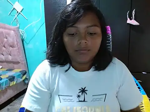 Snapshot of caro_lil chatting on June 16, 2026, 4:56 am caro lil online show from June 16, 2026, 4:56 am