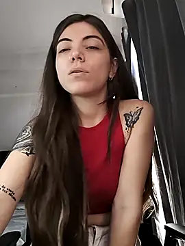 Ceciihot online show from April 22, 2026, 3:19 pm