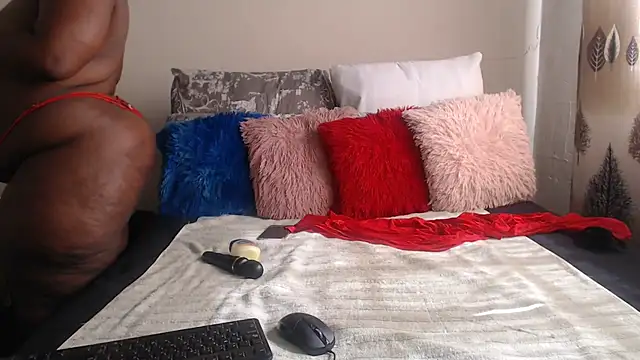 Hugecurvyass3xx online show from July 8, 2026, 9:43 am
