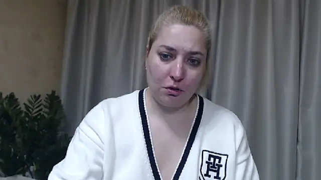 Snapshot of sweetpussy13 chatting on March 26, 2026, 6:55 am sweetpussy13 online show from March 26, 2026, 6:55 am