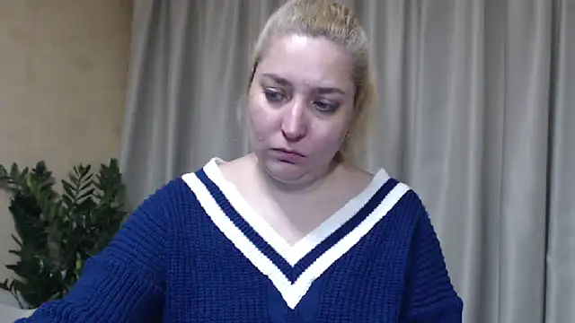 Snapshot of sweetpussy13 chatting on April 8, 2026, 5:53 am sweetpussy13 online show from April 8, 2026, 5:53 am