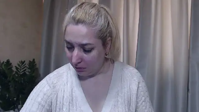 Snapshot of sweetpussy13 chatting on April 4, 2026, 6:09 am sweetpussy13 online show from April 4, 2026, 6:09 am