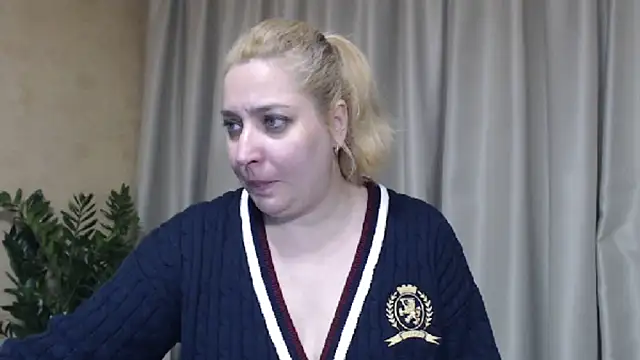 Snapshot of sweetpussy13 chatting on March 20, 2026, 9:10 am sweetpussy13 online show from March 20, 2026, 9:10 am