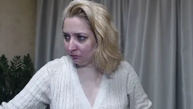 Snapshot of sweetpussy13 chatting on April 2, 2026, 5:47 am sweetpussy13 online show from April 2, 2026, 5:47 am