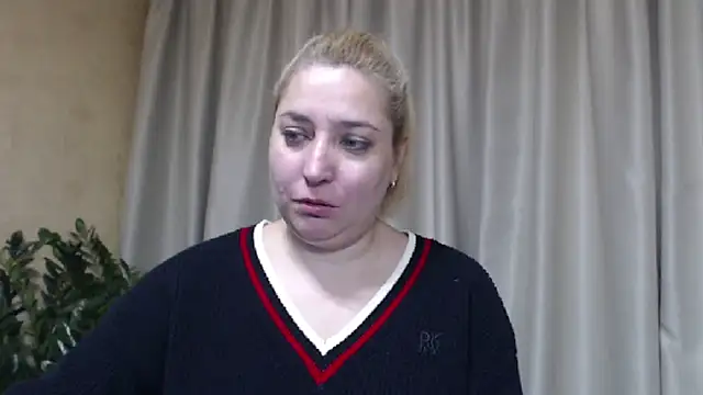 Snapshot of sweetpussy13 chatting on March 7, 2026, 7:04 am sweetpussy13 online show from March 7, 2026, 7:04 am