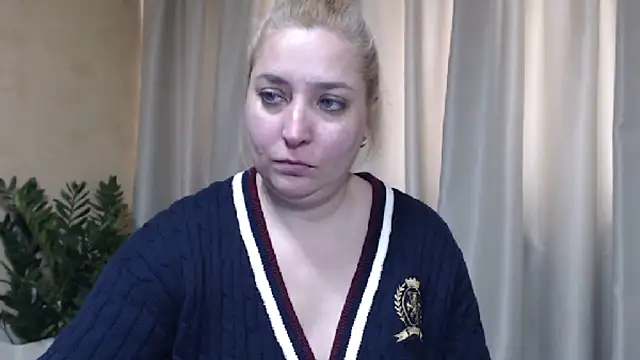 Snapshot of sweetpussy13 chatting on March 15, 2026, 7:04 am sweetpussy13 online show from March 15, 2026, 7:04 am