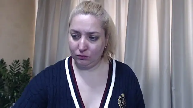 Snapshot of sweetpussy13 chatting on April 7, 2026, 6:15 am sweetpussy13 online show from April 7, 2026, 6:15 am