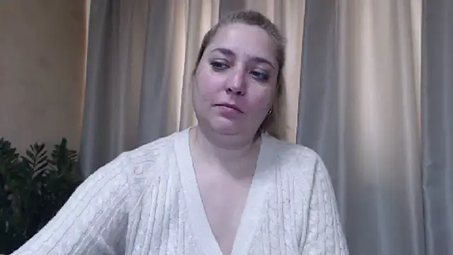 Snapshot of sweetpussy13 chatting on March 10, 2026, 7:01 am sweetpussy13 online show from March 10, 2026, 7:01 am