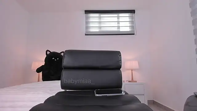 BabyMiaa  online show from May 19, 2026, 9:44 pm