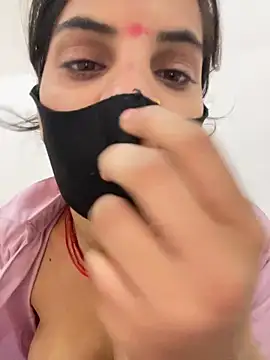 Snapshot of Pooja_Love143 chatting on May 18, 2026, 5:40 pm Pooja Love143 online show from May 18, 2026, 5:40 pm
