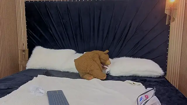 Snapshot of Megan-Horney- chatting on April 16, 2026, 1:45 pm Megan-Horney- online show from April 16, 2026, 1:45 pm