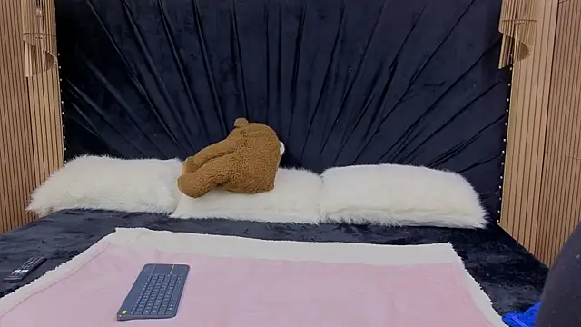 Snapshot of Megan-Horney- chatting on April 10, 2026, 1:40 pm Megan-Horney- online show from April 10, 2026, 1:40 pm