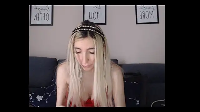 BarbieBlondieGirl online show from June 10, 2026, 11:33 am