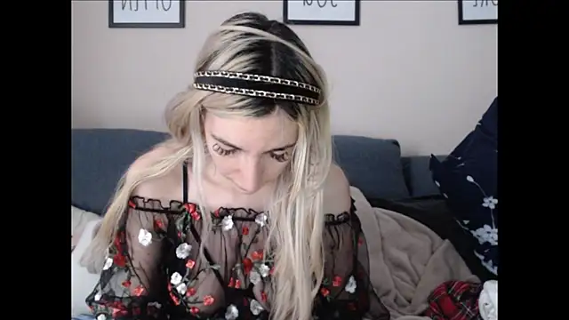 BarbieBlondieGirl online show from June 11, 2026, 8:33 am
