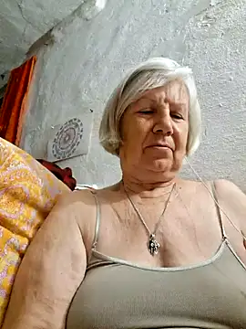 KlaudiaDarling online show from June 14, 2026, 7:04 pm