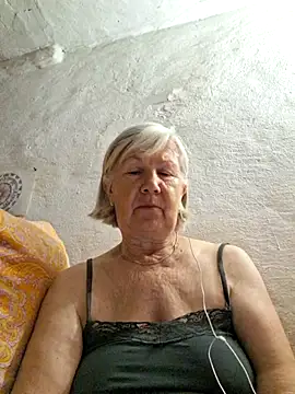 KlaudiaDarling online show from June 7, 2026, 6:35 pm