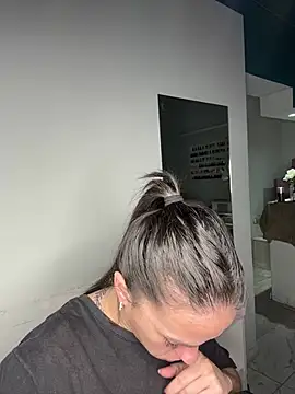 donatella07 online show from April 24, 2026, 12:12 am