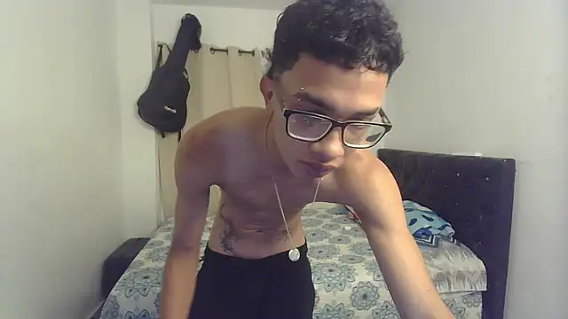 pocket loversxxx online show from April 8, 2026, 3:30 am