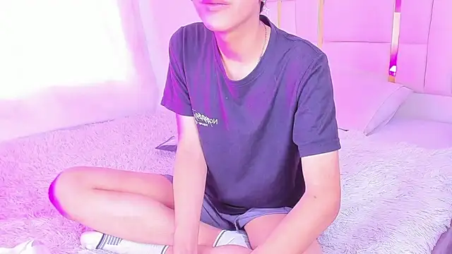 julian xx online show from June 18, 2026, 7:52 pm