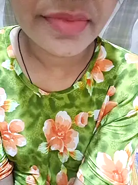 MILFybar online show from April 22, 2026, 4:47 pm