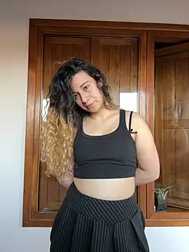 joanaguerreiru online show from June 15, 2026, 7:13 pm