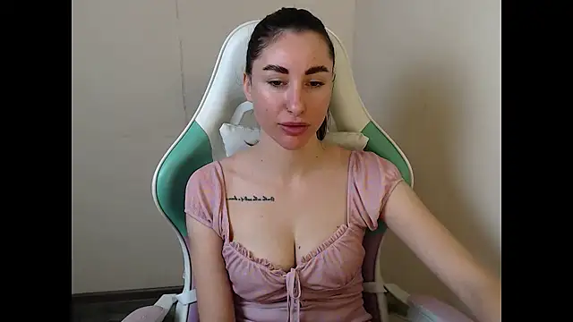 cammila horn online show from March 4, 2026, 6:43 am