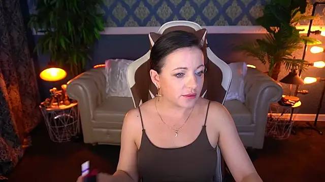 Dafni Monn online show from June 12, 2026, 3:37 am