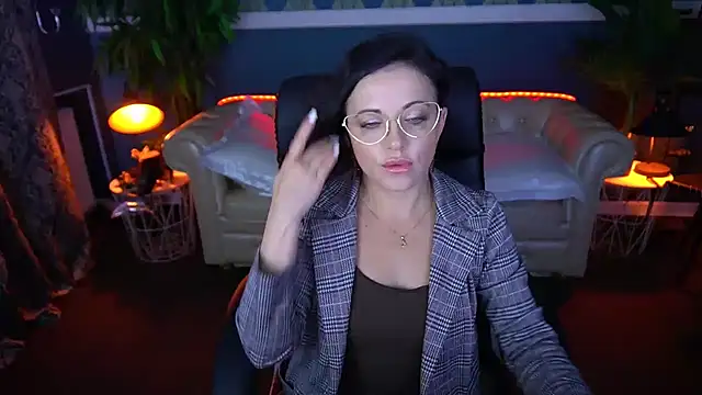 Dafni Monn online show from May 27, 2026, 5:37 am