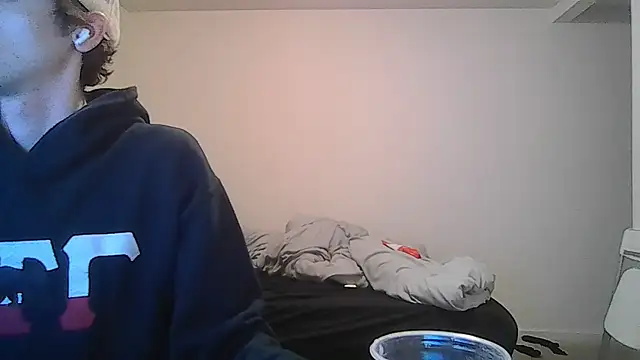 maxryderr online show from April 24, 2026, 7:10 am