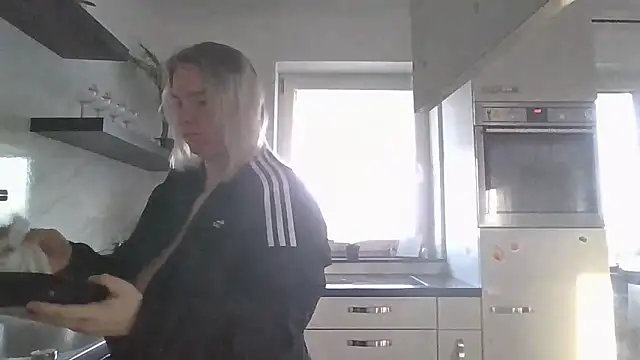 MinchenBienchen98 online show from March 6, 2026, 7:03 am