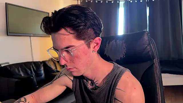 LiamFoster online show from April 22, 2026, 6:20 am