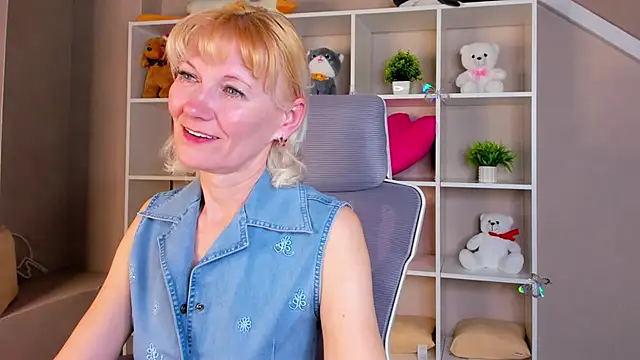 Julie Lucas online show from April 7, 2026, 12:34 am